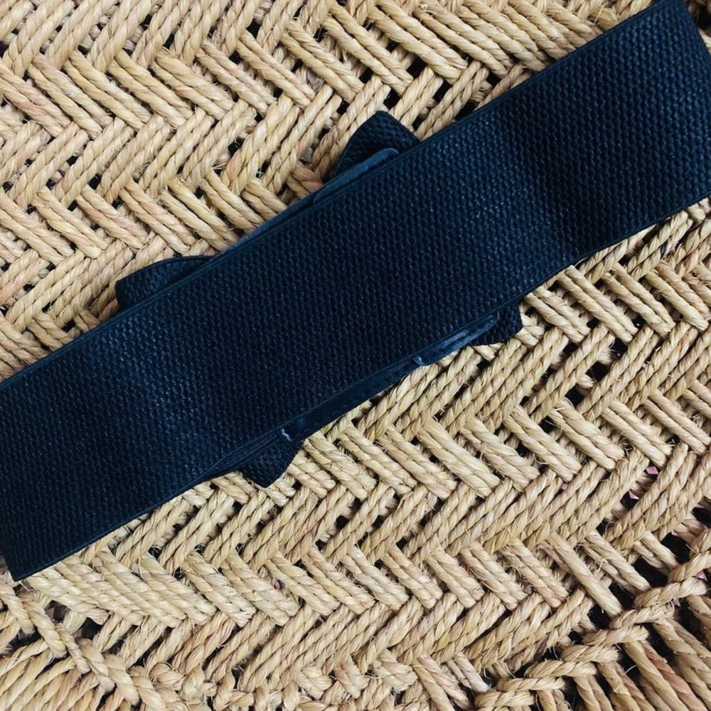 Bow dress belt 😍 
Waist - 26in stretches upto 32in - Picture 4 of 5